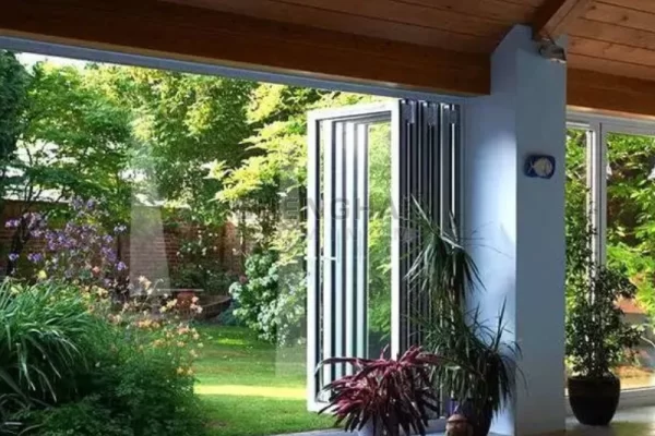 Balcony folding doors